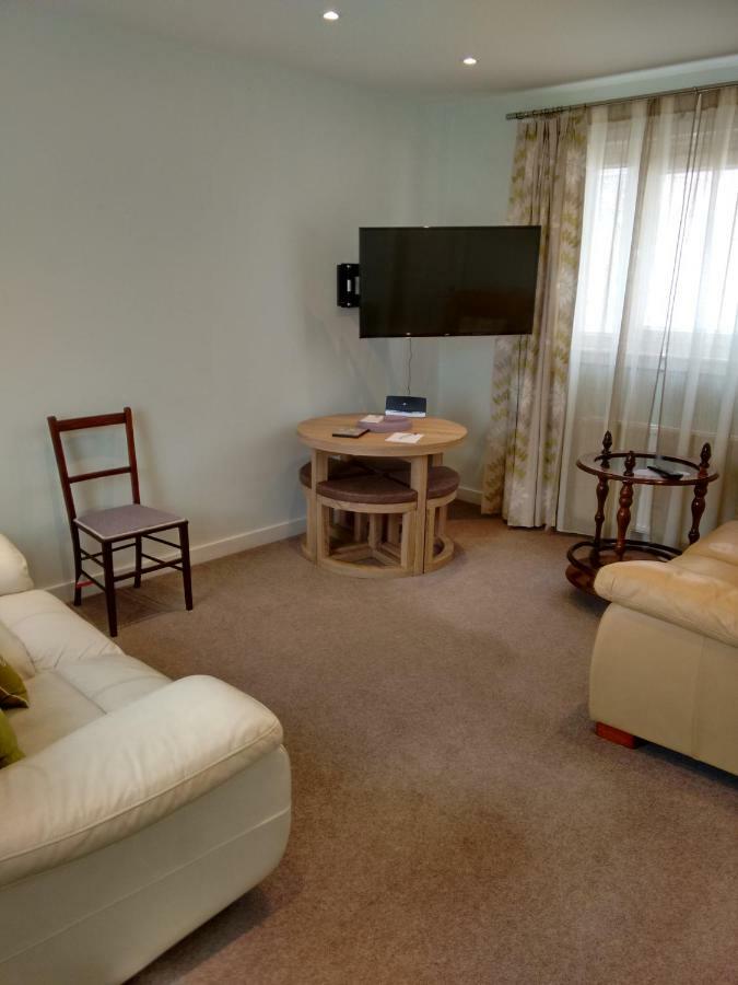 شقة إنفيركيثينغ  في Strachan House المظهر الخارجي الصورة